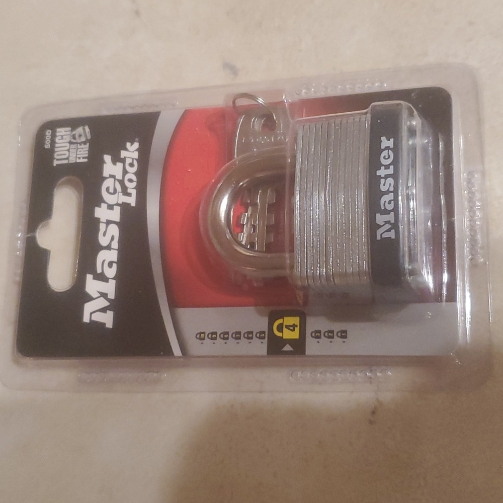 New Master Lock 500D with Key